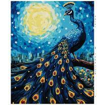 Прекрасный павлин на фоне луны