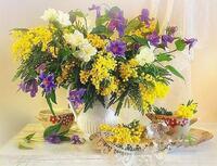 Без бренда «Букет из мимозы и колокольчиков в вазе» в Кургане